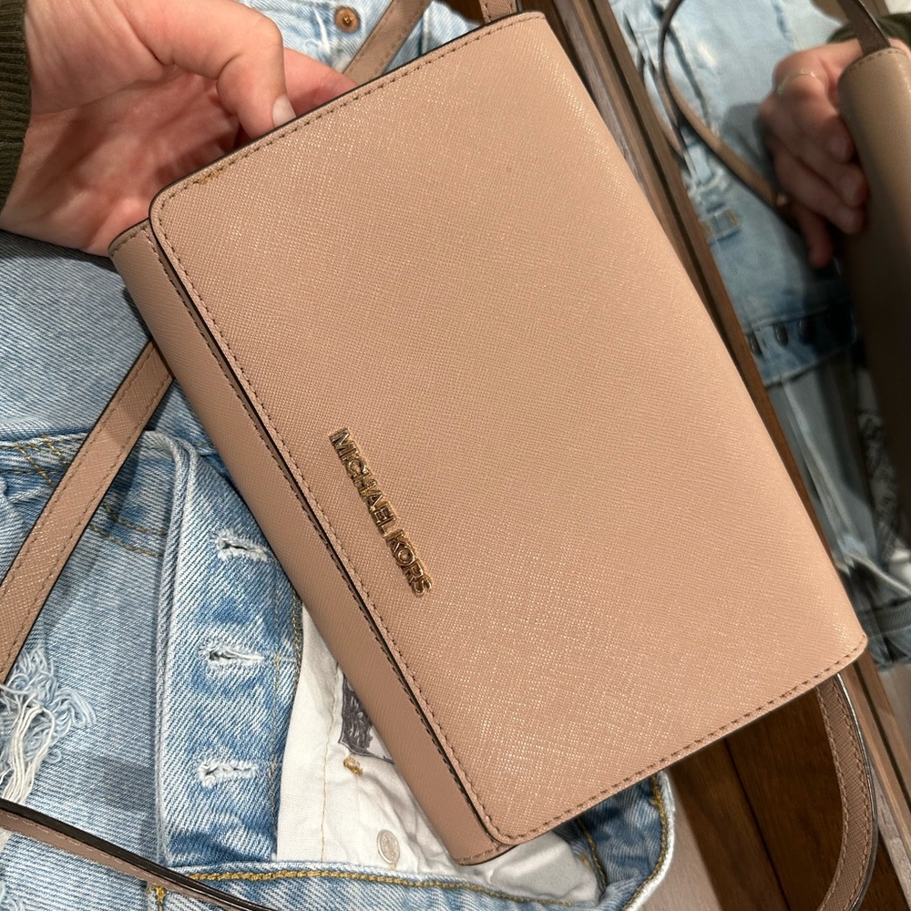 Michael Kors crossbody clutch